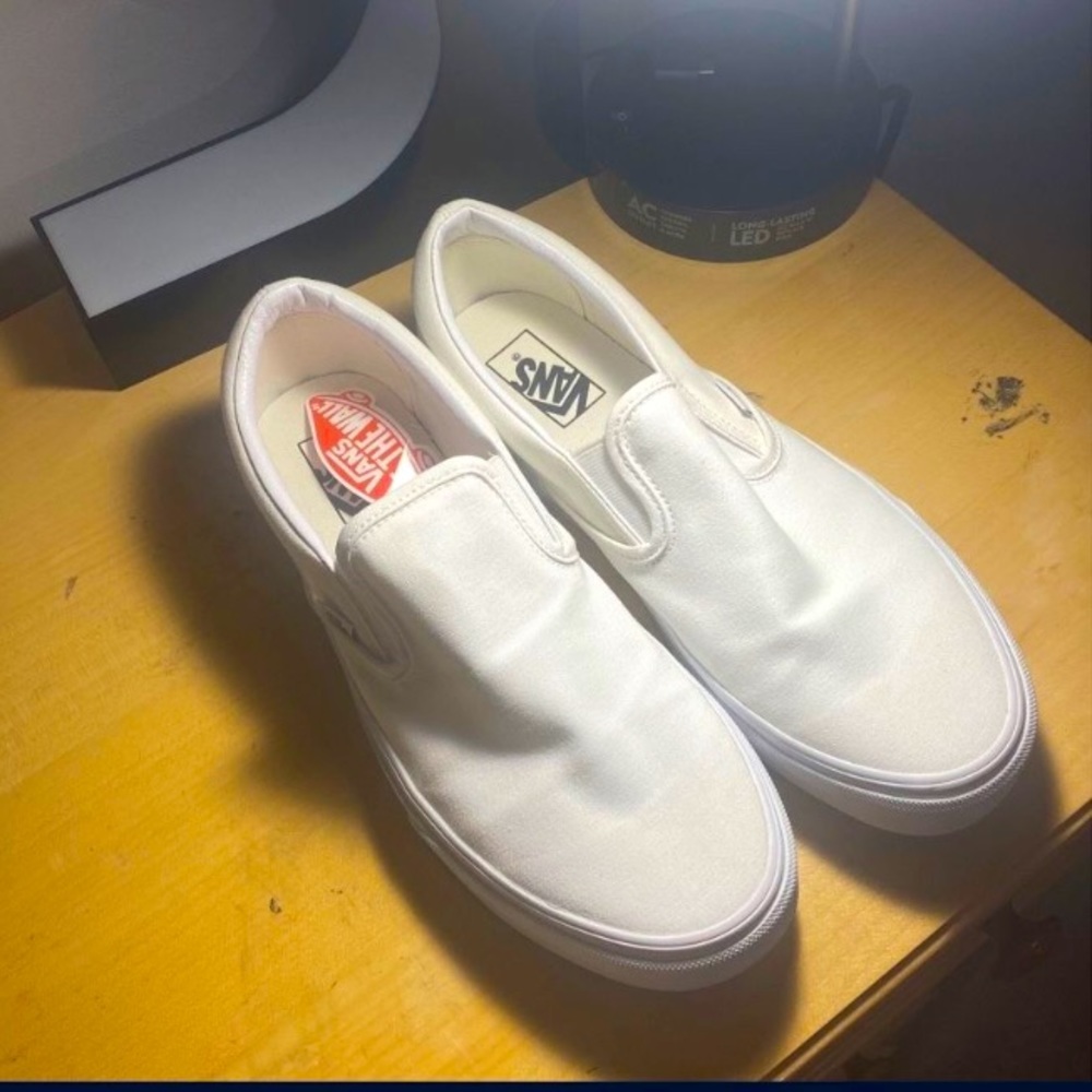 White slip on Vans (New) can’t fit